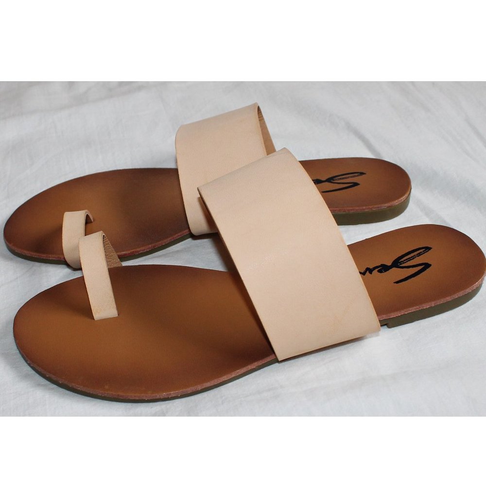 Seven7 cream beige Lucy Sandal sz 7 slide toe loop